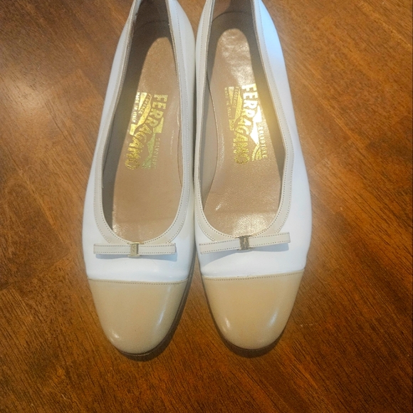 Salvatore Ferragamo flat white and beige 6.5 flats - Picture 1 of 6